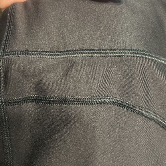 Under Armour compression Capri leggings size large - Picture 10 of 10